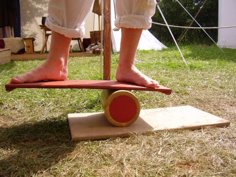 Balancieren auf der Rola Bola - Die Gauklerschule